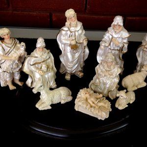 Beautiful Vintage 10 Piece Nativity Set